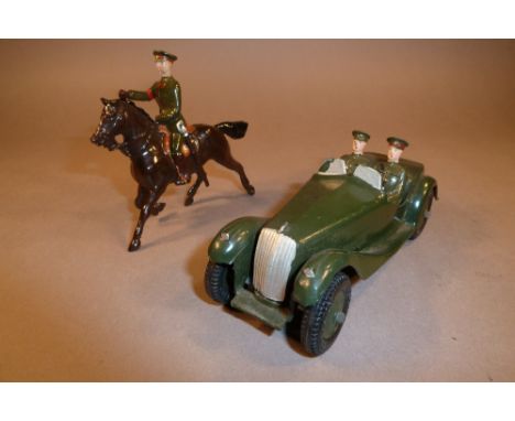 Britains set 1448 Army Staff Car SECOND VERSION with driver and staff officer, dark green finish, with mounted staff officer 