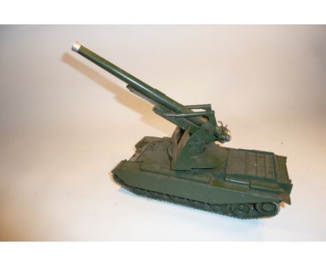  * Britains set 2175, 155mm Gun on Centurion Chassis matt green finish (G, no ammunition or shellcase) 1959 (1)