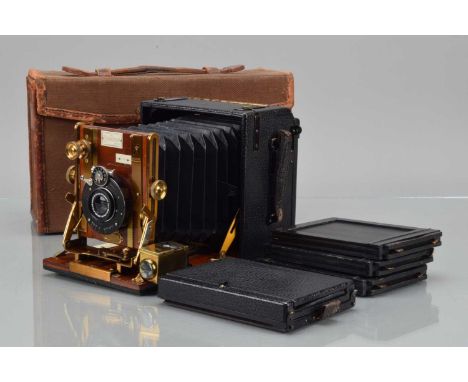 A Sanderson De Luxe Hand and Stand Camera, shutter not working, responsive in times, aperture blades not closing, body G-VG, 