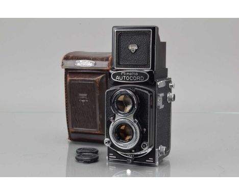 A Minolta Autocord RA TLR Camera, serial no 352786, shutter working, self timer working, body G, slight paint wear to back ed