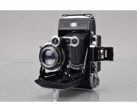 A Zeiss Ikon Super Ikonta 531/2 Folding Rangefinder Camera, shutter not staying cocked, rangefinder working, body G-VG, bello