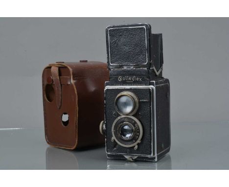 A Rolleiflex I TLR Camera, serial no 015983, shutter sluggish/sticking in slow speeds, body F-G, wear & paint scratches to ed