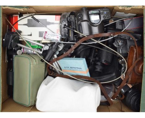 A Mixed Tray of Photographic Items, including a Kodak VP, G, with manual, in maker's box, 3½ x 4½'' folding plate camera, F, 