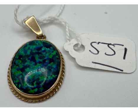 A oval opal style pendant 9ct 3.5 gms