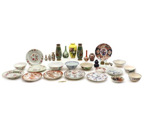 A collection of Chinese porcelain,19th century and later, to include varying dishes and bowls,largest 24cm diameter,together 