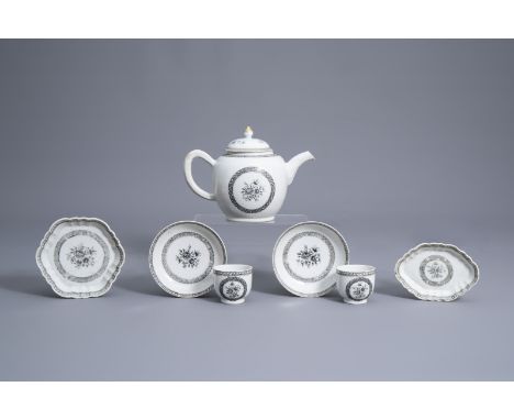 Title: A seven-piece Chinese grisaille tea service with floral design, QianlongDescription: H 16 - L 22,3 cm (the teapot)Ê Di