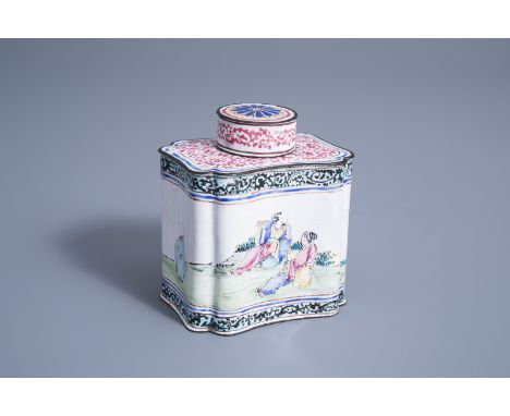 Title: A Chinese Canton enamel tea caddy with figures in a landscape, QianlongDescription: H 10,7 cm