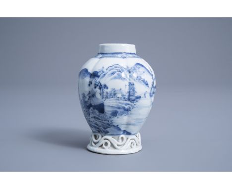 Title: A Chinese blue and white 'Master of the Rock' tea caddy, YongzhengDescription: H 10 cm