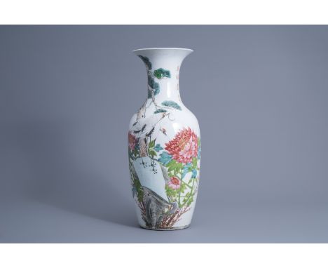 Title: A Chinese qianjiang cai vase with cranes near blossoms, 19th/20th C.Description: H 57,8 cm