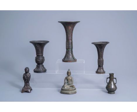 Title: Four Chinese bronze vases and two figures, Ming and laterDescription: H 26,1 cm - 12,4 cm (the tallest and smallest it