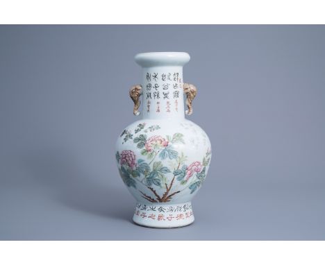 Title: A Chinese qianjiang cai vase with floral design, 19th/20th C.Description: H 40,4 cm