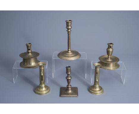 Title: Six brass and bronze candlesticks, including two capstan candlesticks, 16th C. and laterDescription: H 22,5 - 13,5 cm 