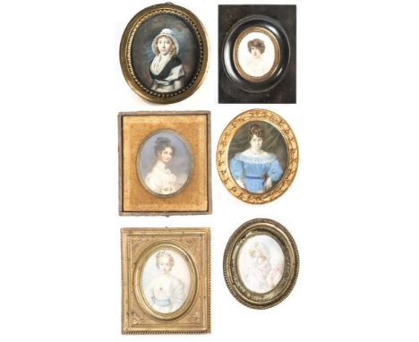 Ensemble de 6 miniatures XIXe et XXe : - miniature sur ivoire de forme ovale, d'une femme au collier de roses et foulard, sig
