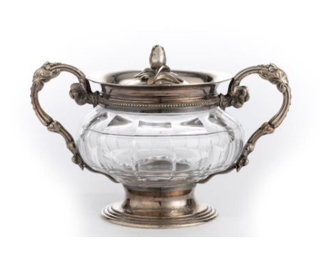 1 sucrier en cristal taillé et Christofle à 2 anses et prise en forme de fleur.Christofle n°855400.H. 14.5 & L. aux anses 22 