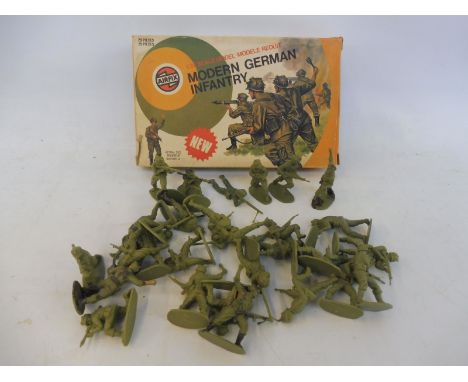 An Airfix 1/32 scale boxed modern German Infantry, correct number of soldiers and poses. 