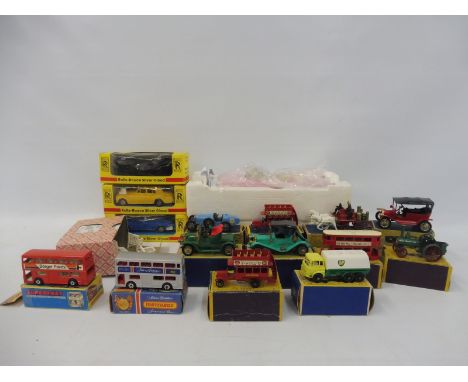 A quantity of original Matchbox, Lesney and others including no.1 Traction Engine, Matchbox Super Fast etc. across two trays.