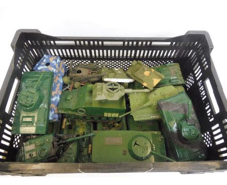 A box of plastic figure scale heavy artillery to include tanks etc. 