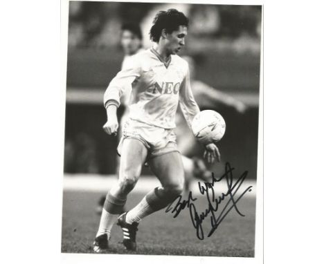 Gary Lineker signed photo. 7x9 black and white photograph signed by Gary Lineker seen here in his Everton playing days. Good 