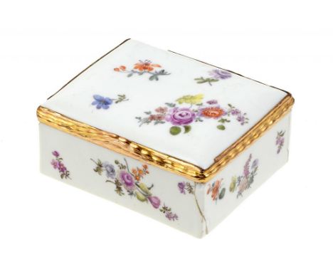 A MEISSEN GILTMETAL MOUNTED SNUFF BOX, C1760 painted with scattered flowers, the underside of the lid with a basket of flower