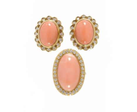 A CORAL AND DIAMOND CLUSTER RING AND A PAIR OF SIMILAR EARRINGS, LATE 20TH C in gold ++In excellent second hand condition, fr