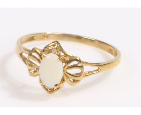 9 carat gold ring set with an oval opal, with two diamond chips to mount, ring size O, 0.9g