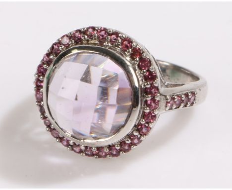 Sterling silver ring set with a central amethyst surrounded by a band of garnets, ring size N1/2, 5.3g