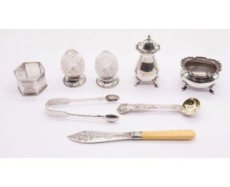 A group of silver to include; a matched George V pepper and salt cellar, hallmarked Birmingham, 1915, E.S. Barnsley & Co, a h