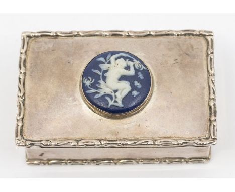An Edwardian silver rectangular snuff box, with decorative border, the cover inset with a jasparware roundel depicting a nymp