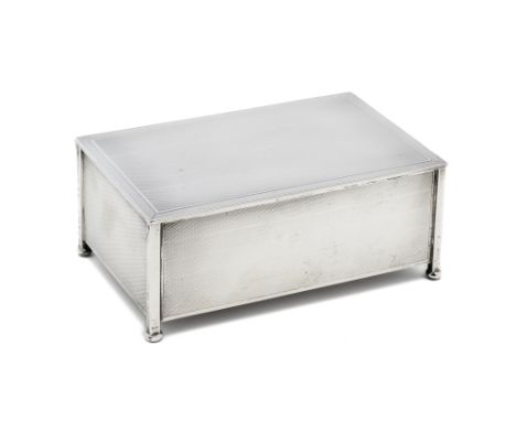 A GEORGE V SILVER CIGARETTE BOX, HENRY MATTHEWS, BIRMINGHAM, 1928 in the form of a rectangular coffer, engine-turned, the sti