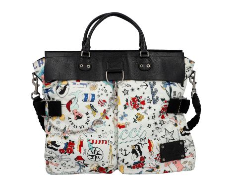 GUCCI Weekender, Koll.: Men Criuse 2009. Modell aus Nylon mit Tattoo-Design auf cremefarbenem Grund, schwarze Leder-Details m