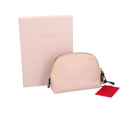 VALENTINO Kosmetiktasche. VIP Geschenk. Rosafarbenes Modell aus Leder mit goldfarbener Hardware und umlaufendem Reißverschlus