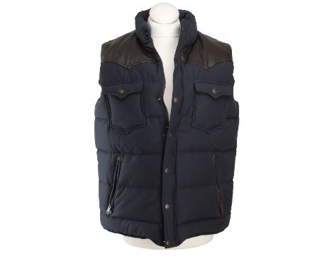 TRAILWEAR BY PENFIELD Weste, Gr. XL. Dunkelbraunes Modell mit Quersteppung, dunklbraunen Leder-Details an der Schulterpartie,