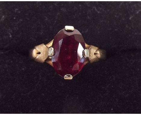 A 15 cart gold ring set oval cut synthetic ruby