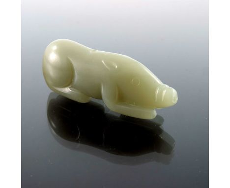 A Chinese carved jade pendant, modelled as a pig, recumbent, 5.5cm long