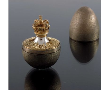 Stuart Devlin, a novelty silver gilt surprise Commemorative egg, London 1977, the vertical brush textured body opening to rev