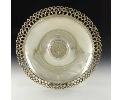 Stuart Devlin, a Modernist silver and parcel gilt dish, London 1977, Armada form, the rim of rusticated lattice form, the cen