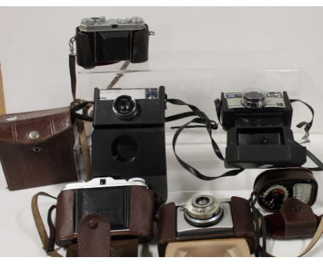 A small collection of assorted cameras to include Retina, Ilford, Kodak etc, also a pair of vintage sunglasses (5).