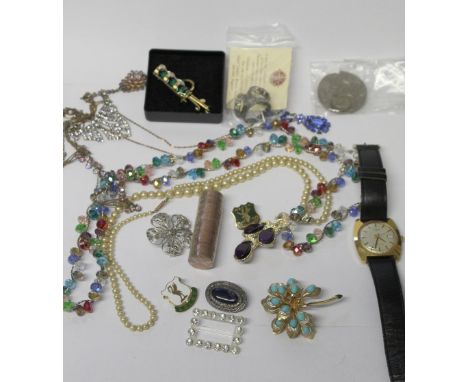 A boxed multicolour glass bead necklace on yellow metal chain, a gentlemen's Timex wristwatch with baton numerals and date ap