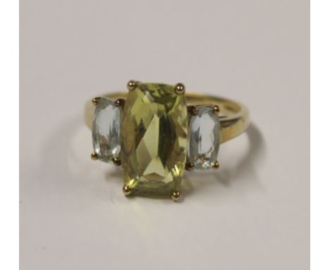 A 9ct yellow gold ladies' dress ring, central rectangular facet-cut green tourmaline with pale blue tourmaline to shoulders, 