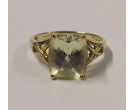 A 9ct yellow gold ladies' dress ring with rectangular facet-cut pale green citrine, size R, approx 3.8g.