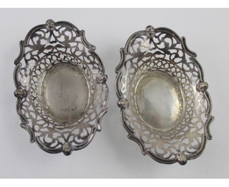 An Edward VII hallmarked silver oval bonbon dish with pierced decoration inside a cast rim, Harrison Brothers &amp; Howson Ge