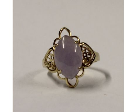 A 14ct yellow gold ladies' dress ring with oval cabochon purple jade stone, Oriental filigree design to shoulders, size R, ap