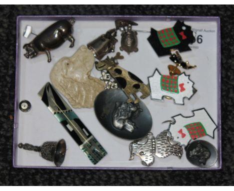 A mixed lot of mainly animal themed vintage jewellery etc. 