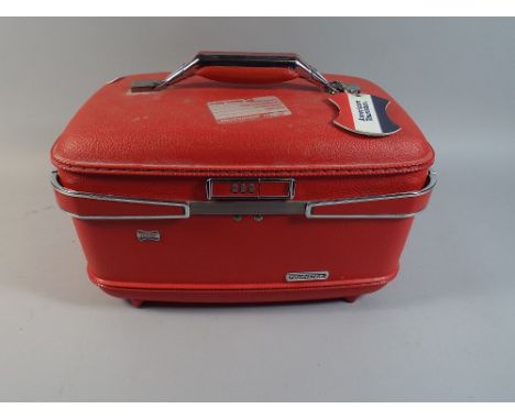 A Vintage American Tourister Travelling Case, 38cm Wide