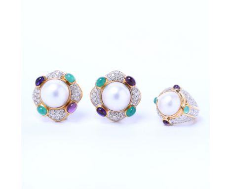 18 kt. gouden oorclips en een ring, centraal bezet met een mabé parel waaromheen chrysopraas en amethyst en pavé bezet met br