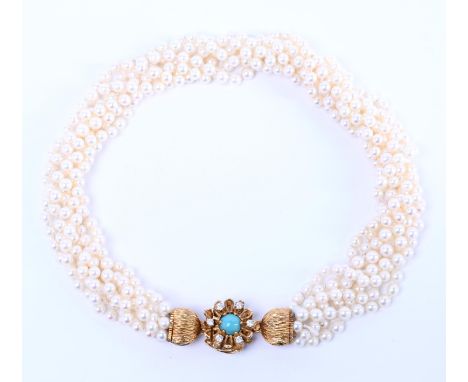 Cultivé parel collier, jaren 70. Bestaande uit zeven rijen parels aan een 18 kt gouden fantasie sluiting, bezet met turkoois 
