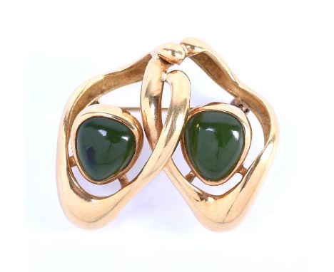 18 kt. Gouden asymmetrische broche. Bestaande uit twee gestileerde druppels waarin een druppelvormige cabochon geslepen nefri
