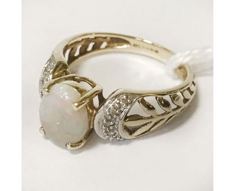 9CT GOLD OPAL &amp; DIAMOND RING - SIZE M