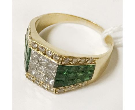 18CT GOLD DIAMOND &amp; GREEN GARNET RING - SIZE R