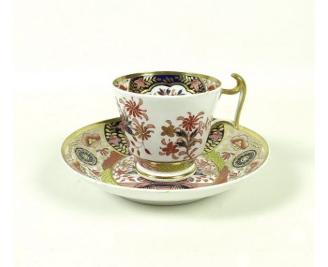 An assortment of late 18th / early 19th century tea cups to include a Spode Imari colour cup and saucer, a Spode fish scale g